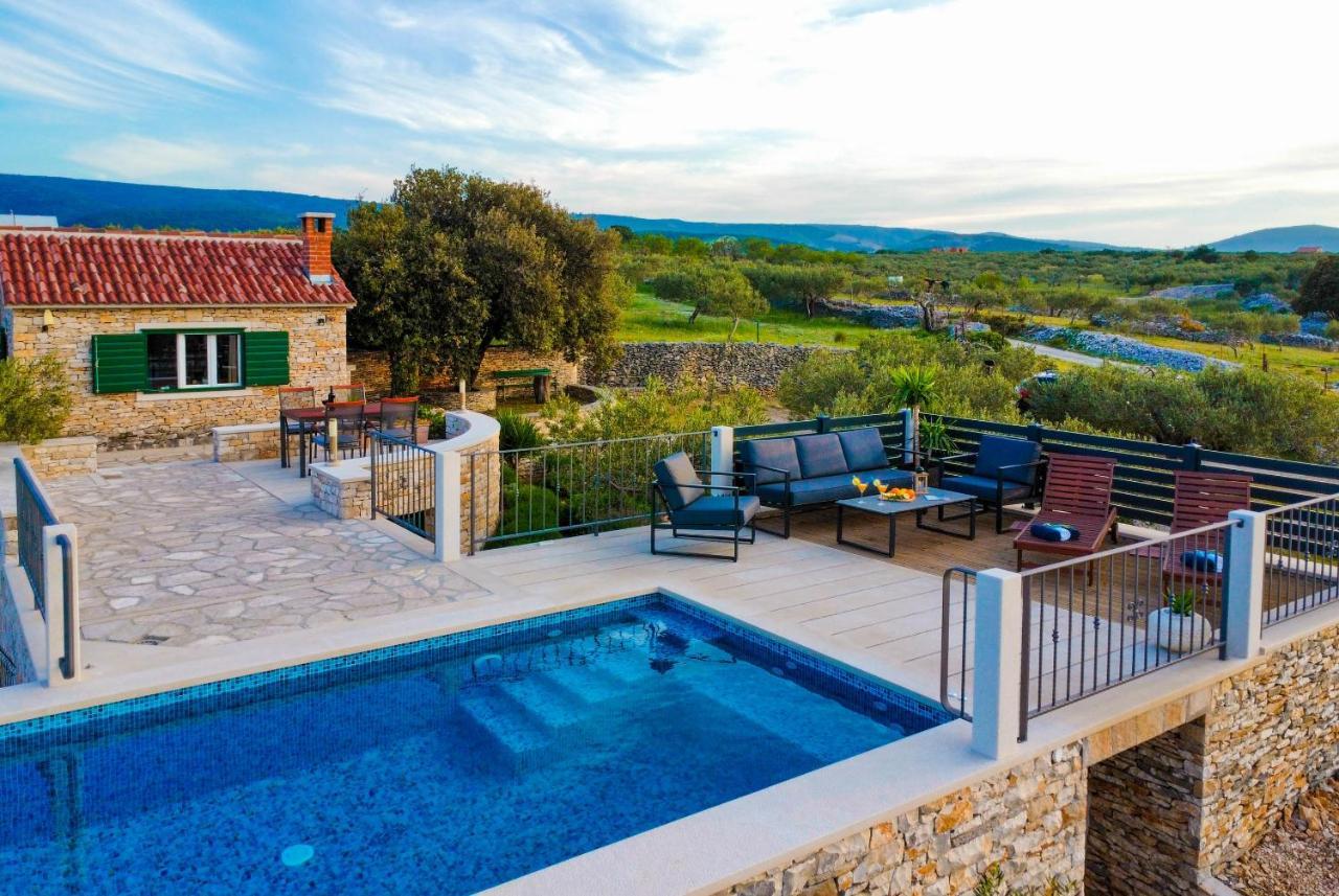 Heritage Holiday House Lori With Pool Postira Exterior foto