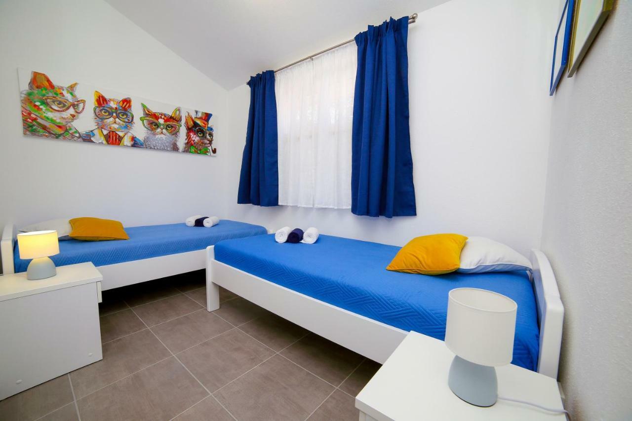Heritage Holiday House Lori With Pool Postira Exterior foto